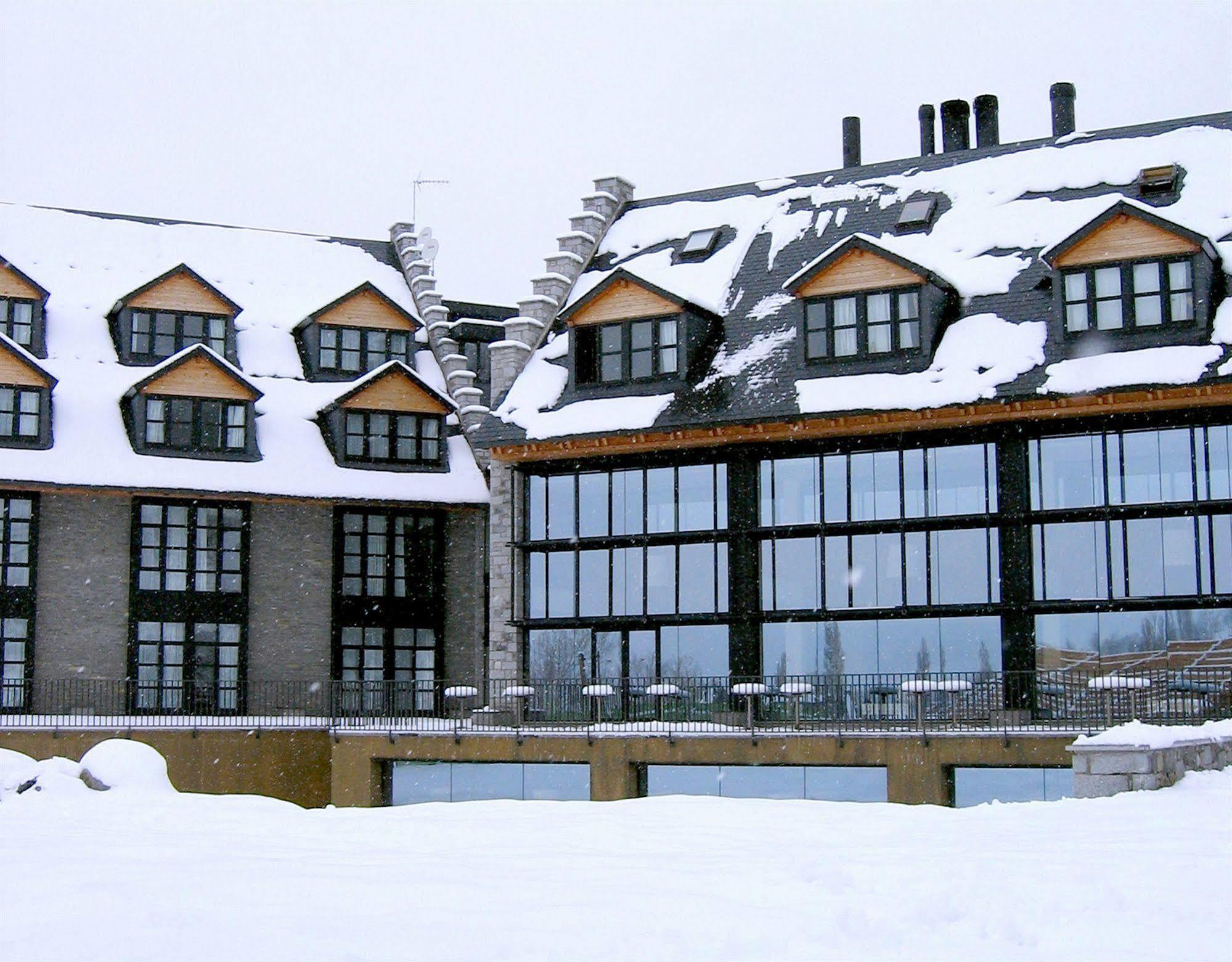 Hg Cerler Hotel Bagian luar foto