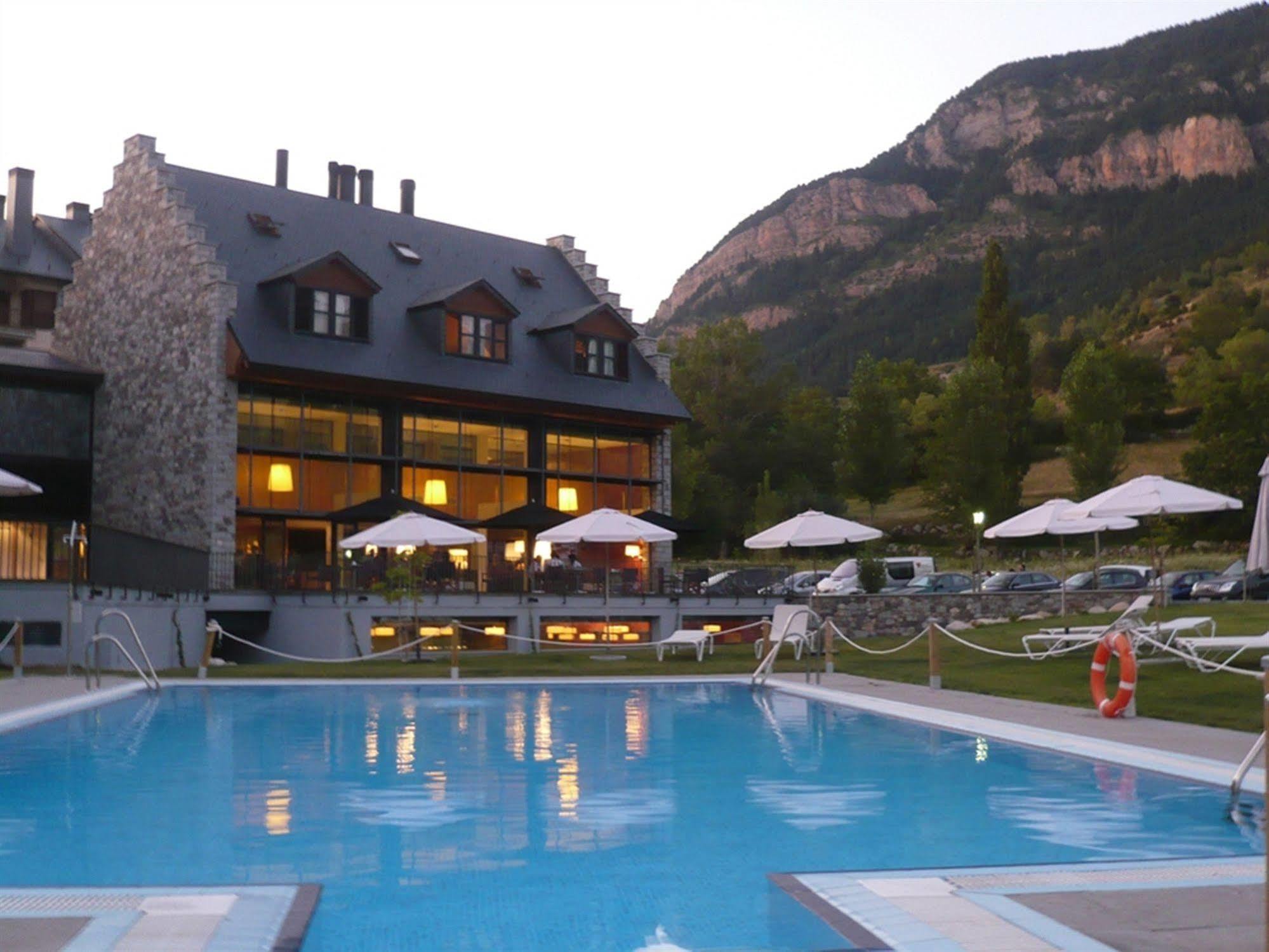 Hg Cerler Hotel Bagian luar foto